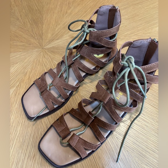 NWOT Madden Girl Women’s Caicos Sandals - Picture 2 of 7